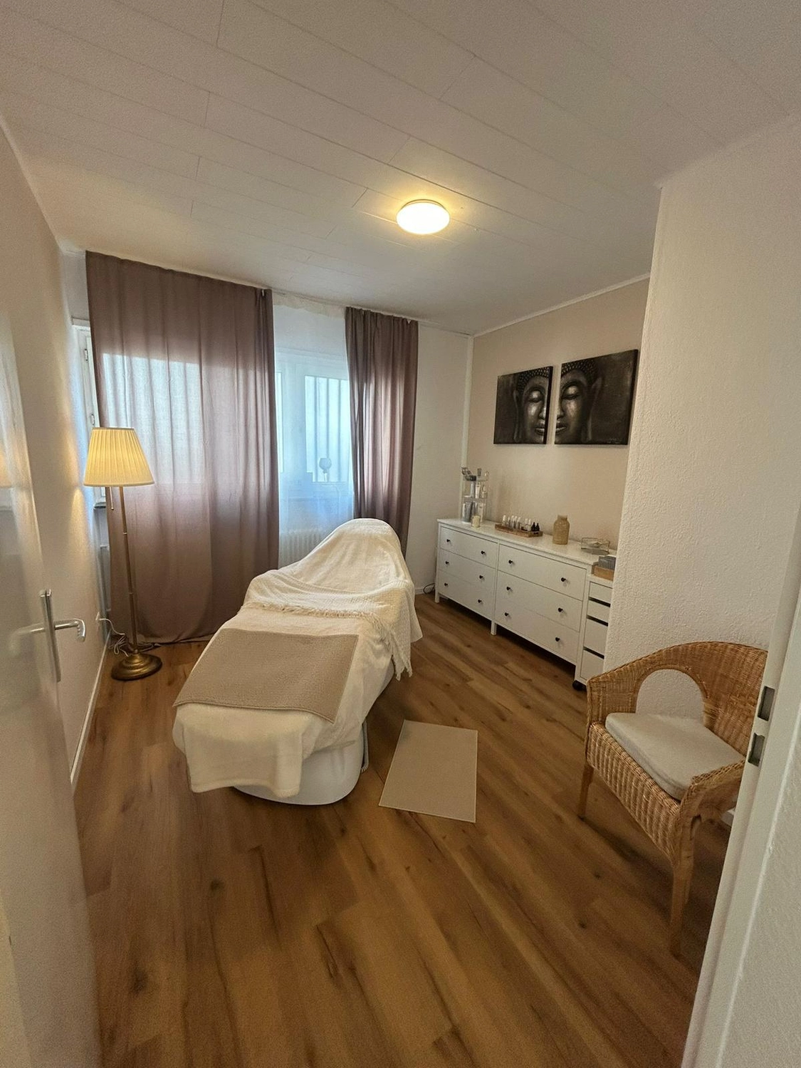 Babor, Nägel Microdermabrasion, Fußpflege,Waxing, Augenbrauen Lifting, Sugaring, Wimpern Lifting, Anti aging, Microneedling, Produkt Beratung, Kosmetik
